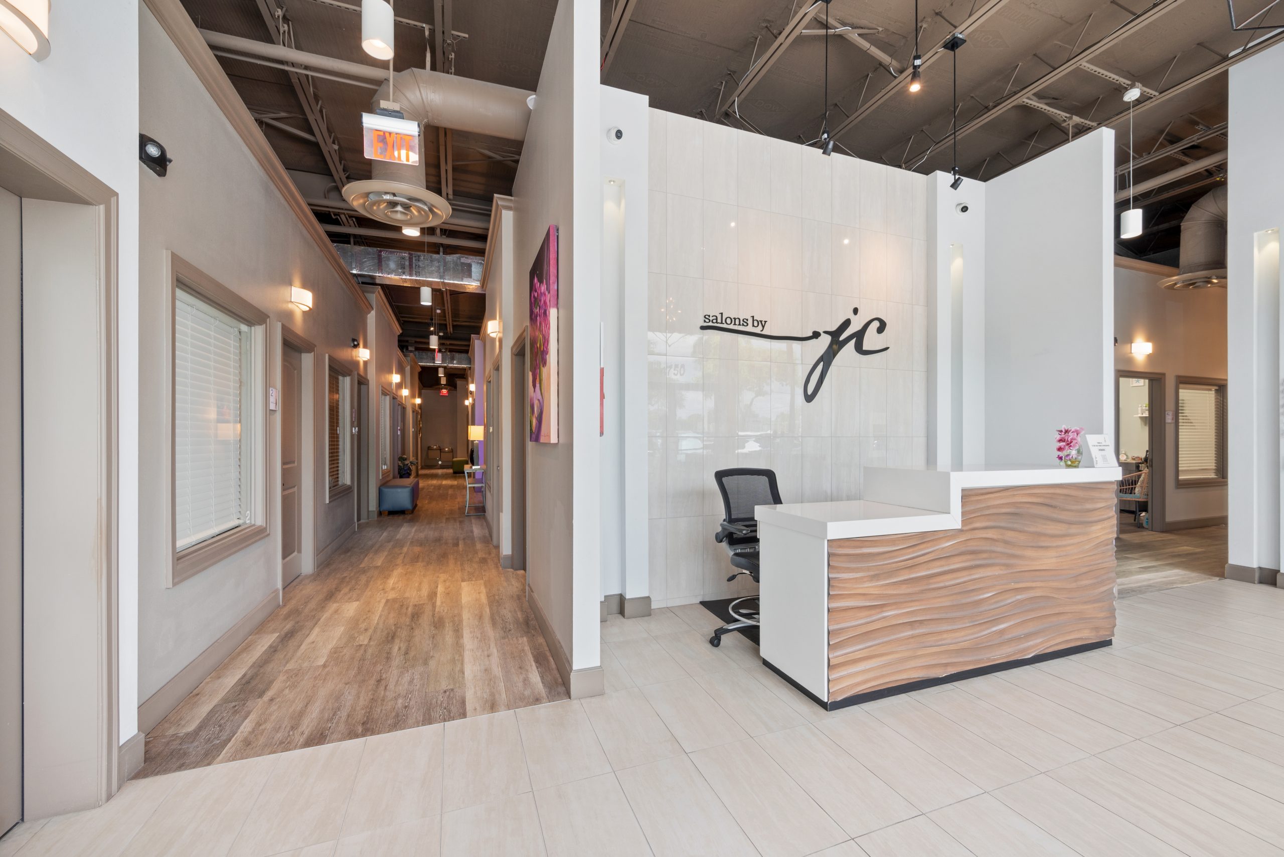 Best beauty franchise opportunity: salon interior with makeup station.
