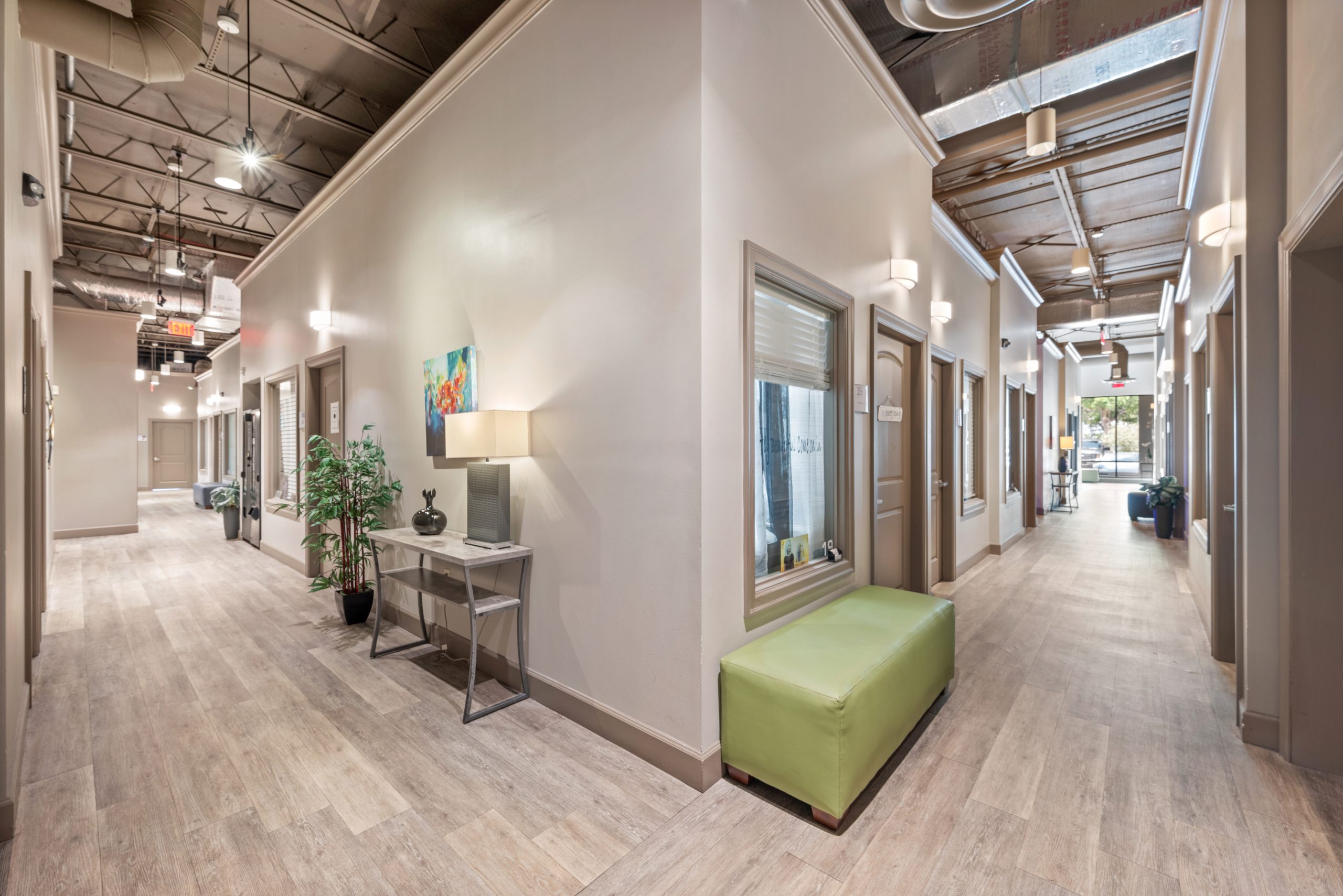 What is a Salon Suite Franchise? An Investor's Guide