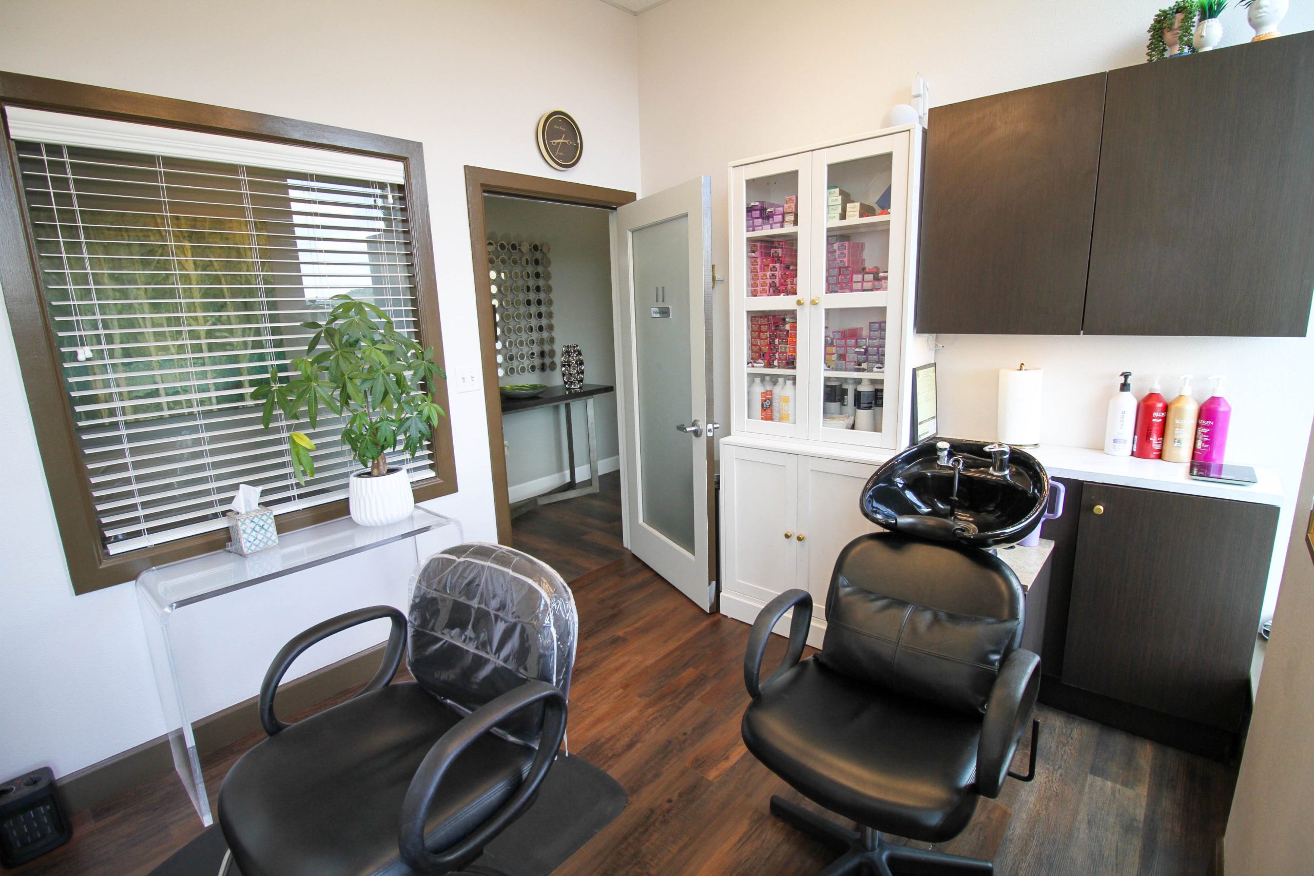 9 Beauty Salon Franchise Opportunities for Every Budget